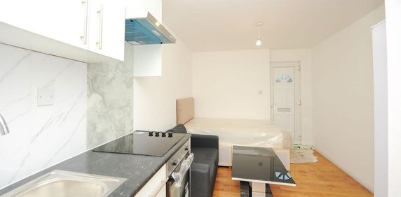 Studio to rent - Photo 2