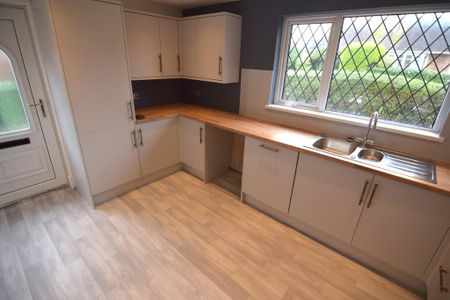 3 bedroom detached bungalow to rent - Photo 5