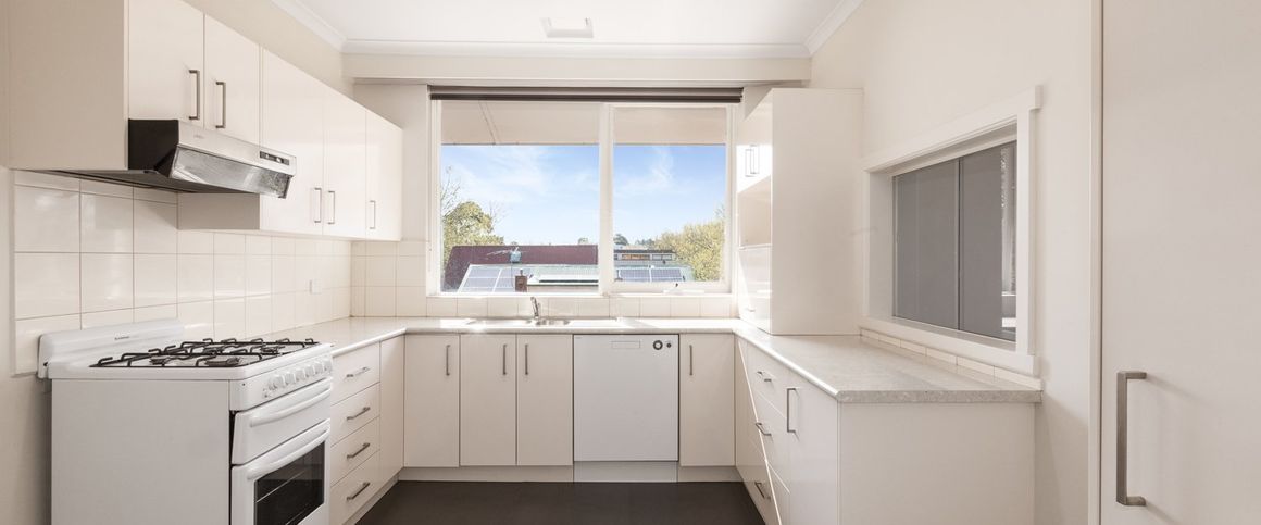 TOP FLOOR, RENOVATED AND OVERSIZED! - Photo 1