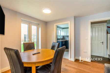 1 bedroom in a house share to rent - Photo 2