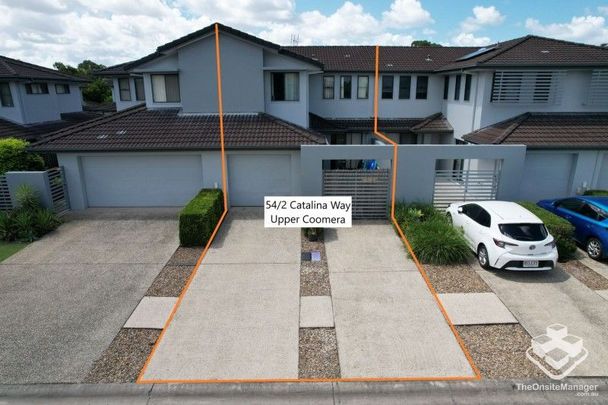 Spacious & Stylish Townhouse in Prime Upper Coomera Location! - Photo 1