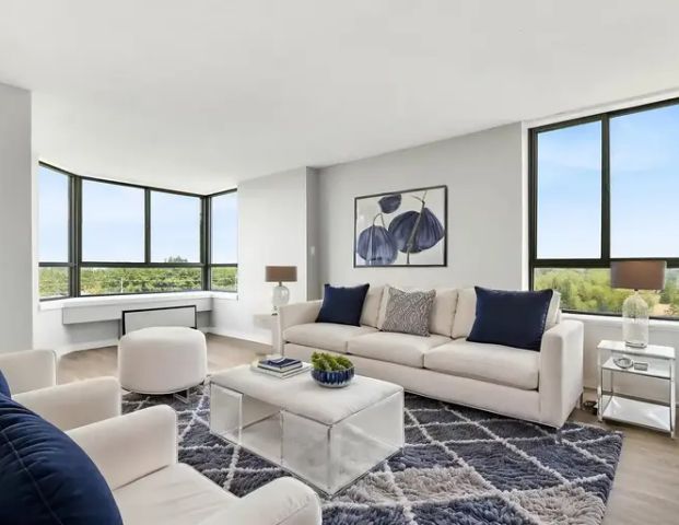 Sophia Apartments | 91 Valley Stream Drive, Ottawa - Photo 1