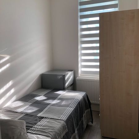 Room in a Shared House, Higham Road, N17 - Photo 4