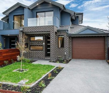 MODERN TOWNHOUSE | CONVENIENT LOCATION! - Photo 6