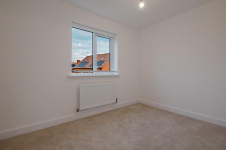 4 bedroom detached house to rent - Photo 4