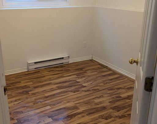 Cozy 3 Bedroom Home in Family Friendly Neighbourhood! - Photo 1