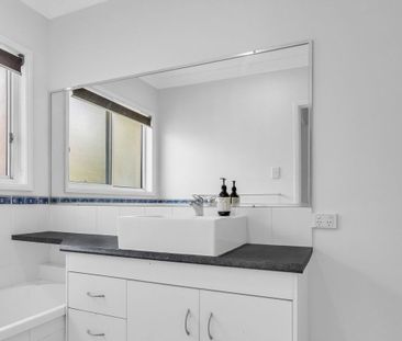 Spacious 4-Bedroom Home in Upper Coomera - Photo 4