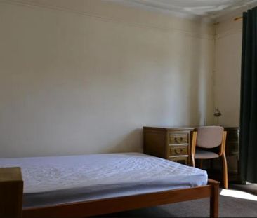 5 bedroom end of terrace house to rent - Photo 4