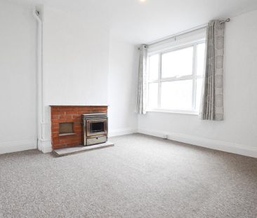 2 bedroom maisonette to rent - Photo 2