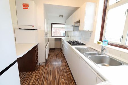 3 bedroom semi-detached house to rent - Photo 3