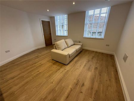 A newly converted 1 bedroom apartment to rent at Market Place in the heart of Reading's town centre. Having been superbly converted, offering a very high standard of presentation throughout. - Photo 2