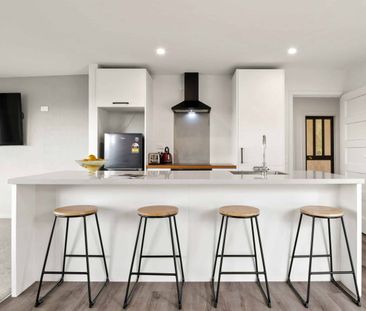 Modern Comfort in the Heart of Wakari - 12 Prospect Bank - Photo 1