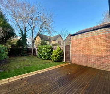 Swaledale Gardens, Fleet, Hampshire, GU51 - Photo 2