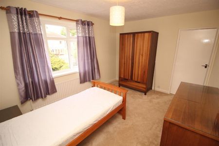3 bedroom Semi-detached house to rent in Newlands Avenue, Gosforth, Newcastle Upon Tyne - Photo 2