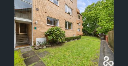 Contemporary Living in a Premium Ivanhoe Location - Photo 5