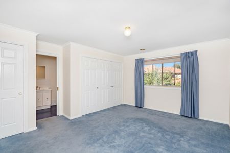 Modern three bedroom townhouse in the heart of Bruce. - (Old photos in use new photos to come) - Photo 2