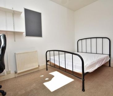 5 bedroom terraced house to rent - Photo 4