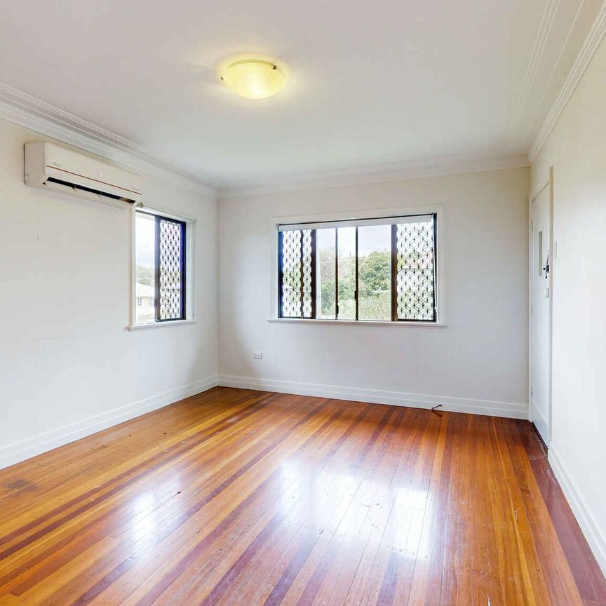 Charming Queenslander Living in the Heart of Stafford - Photo 1