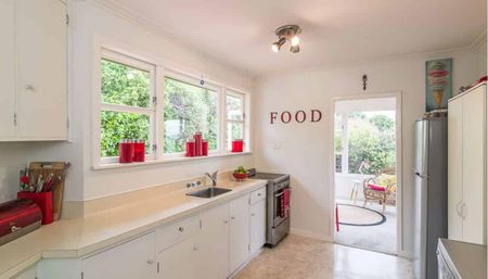 Large family home - Photo 2