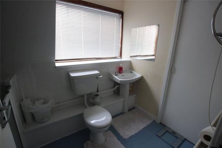 4 bedroom end of terrace house to rent - Photo 5