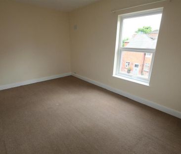 2 bedroom end of terrace house to rent - Photo 4