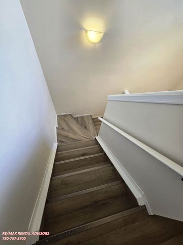 GREAT 3 BED, 4 BATH, 2 STOREY SINGLE FAMILY HOME W/ A DBL ATTACHED GARAGE IN THE COMMUNITY OF BELMONT - Photo 4