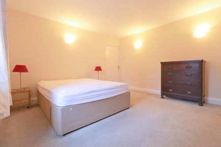 A 1 Bedroom Flat in St Luke`s Road GL53 7JJ - Photo 3