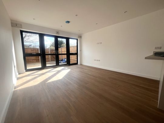 Queen Street Close, March - Photo 1