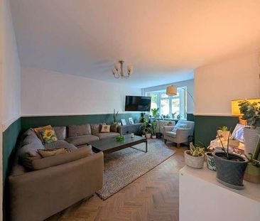 Larksfield, Englefield Green, Egham, TW20 - Photo 2