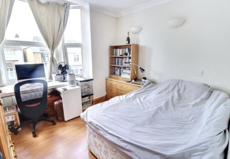 3 bedroom apartment to rent - Photo 2