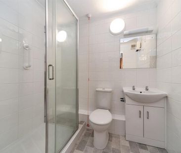 1 bedroom retirement property to rent - Photo 5