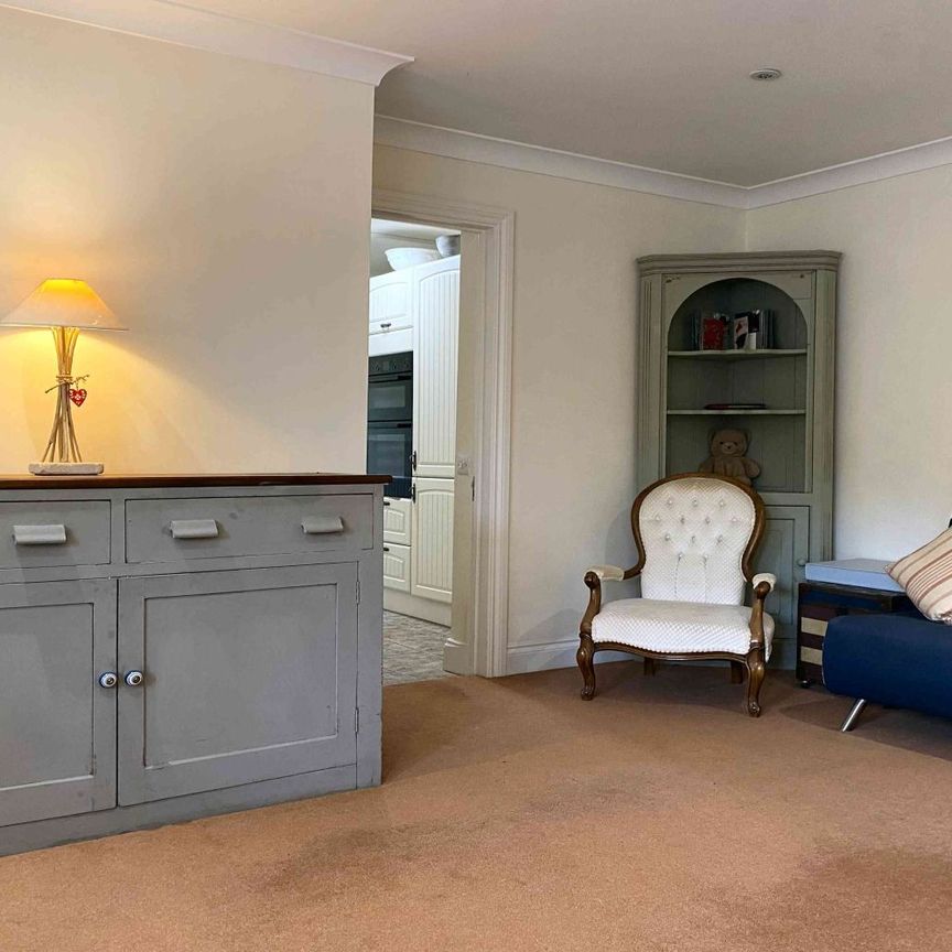 Studio Flat / Apartment - Photo 1