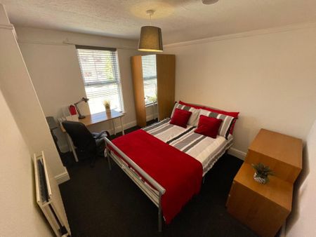 1 bedroom in a house share to rent - Photo 4