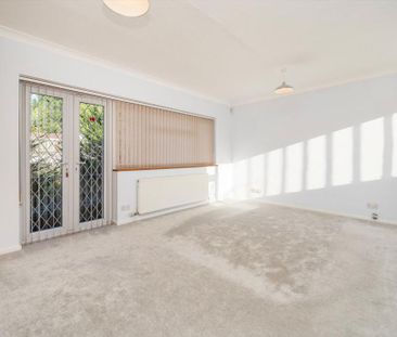 4 bedroom detached house to rent - Photo 2