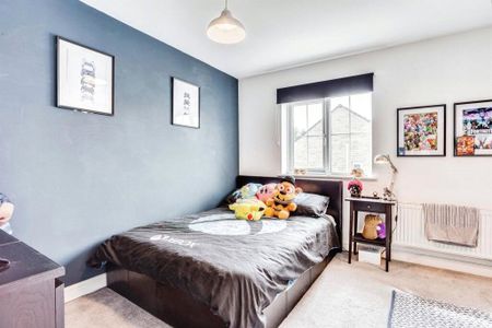 4 bedroom townhouse to rent Highfield Court, Soothill, Batley, West Yorkshire, WF17 - Photo 2