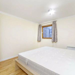 2 bedroom flat in Isle Of Dogs - Photo 2