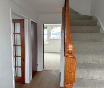 3 bedroom flat to rent - Photo 4