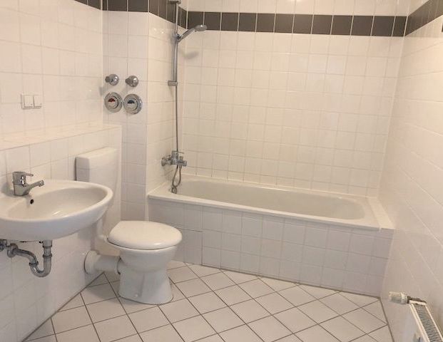 Sanierte 2 Zimmer Wohnung mit kleiner Terrasse! - Photo 1