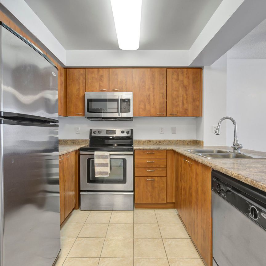 For Lease - 310 Red Maple Road Unit# 407, Richmond Hill, Ontario - Photo 1
