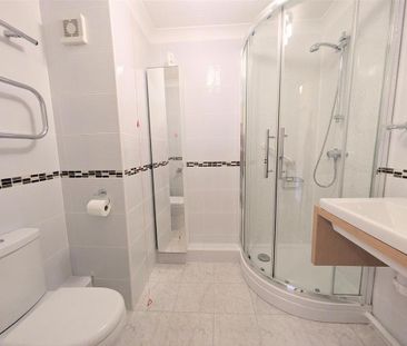 1 bedroom retirement property to rent - Photo 6