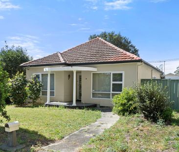 SPACIOUS 3-BEDROOM HOME with HUGE YARD and REAR STREET ACCESS - Photo 6