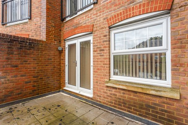 Woodfield Road, Woodfield Lodge Woodfield Road, RH10 - Photo 1