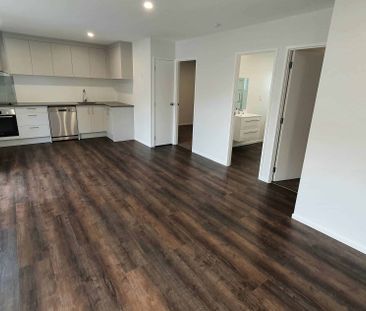 Modern, Sunny 2 Bedroom Standalone Home in Henderson - Photo 4