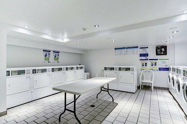 5500 Borden Avenue, Côte Saint-Luc, QC - Photo 1