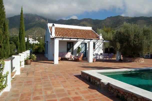 Detached Villa for rent in Frigiliana, Málaga, Spain - Photo 1
