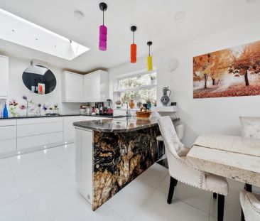 5 bedroom detached house to rent - Photo 4