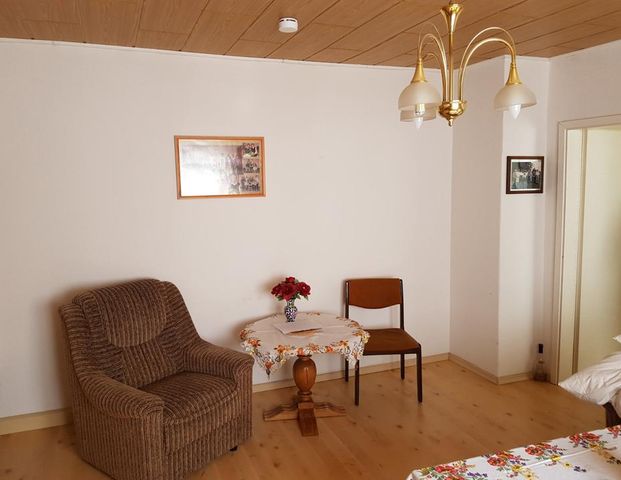 Helle Obergeschoss-Wohnung in Meuselwitz ab Januar zu vermieten! - Photo 1