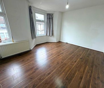 4 bedroom terraced house to rent - Photo 4