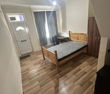 3 Bed Terraced House, Windermere Street, LE2 - Photo 2