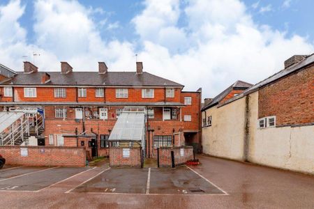 3 bedroom flat to rent - Photo 4